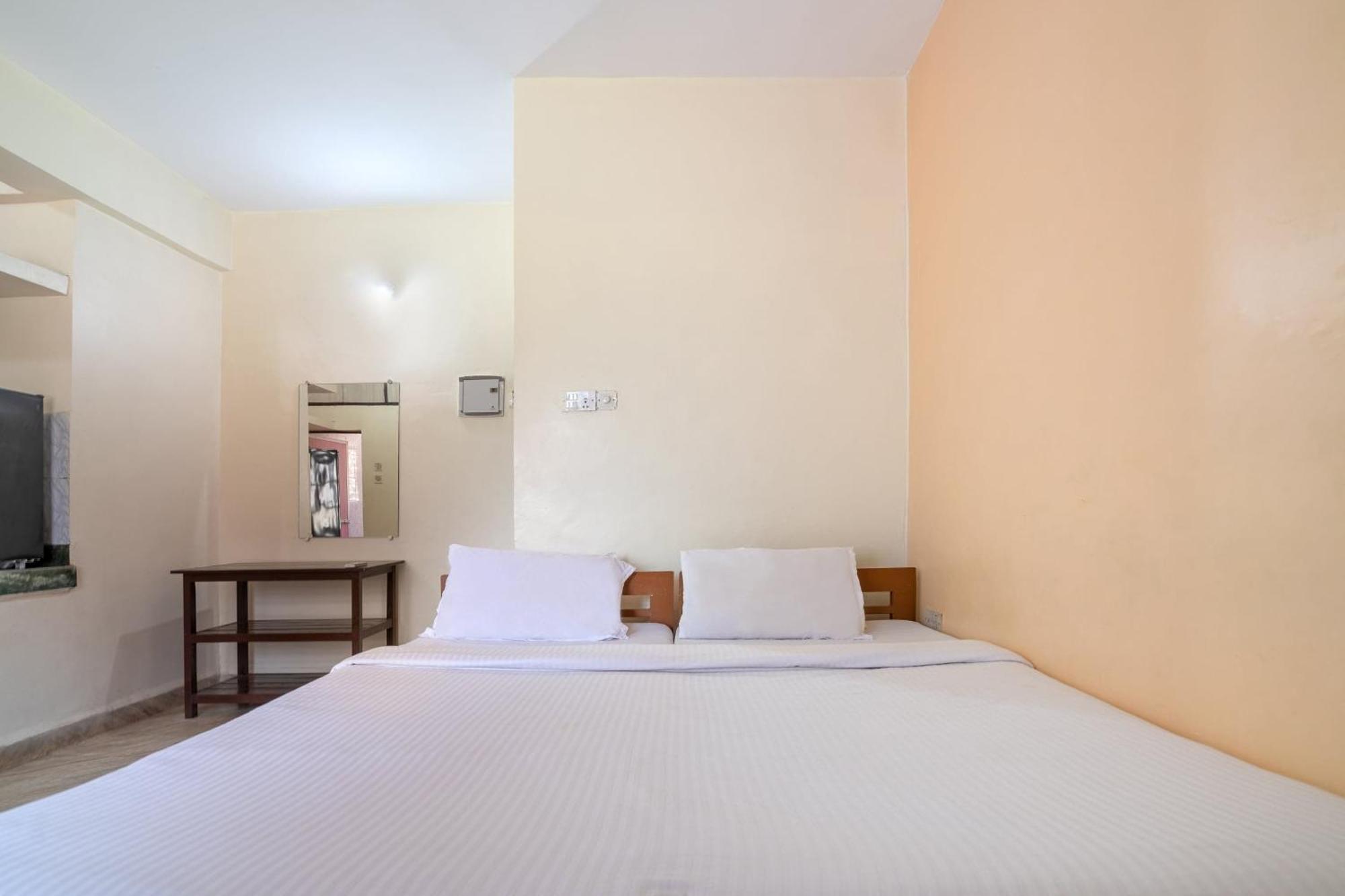 Spot On Ps Guest House Calangute Esterno foto