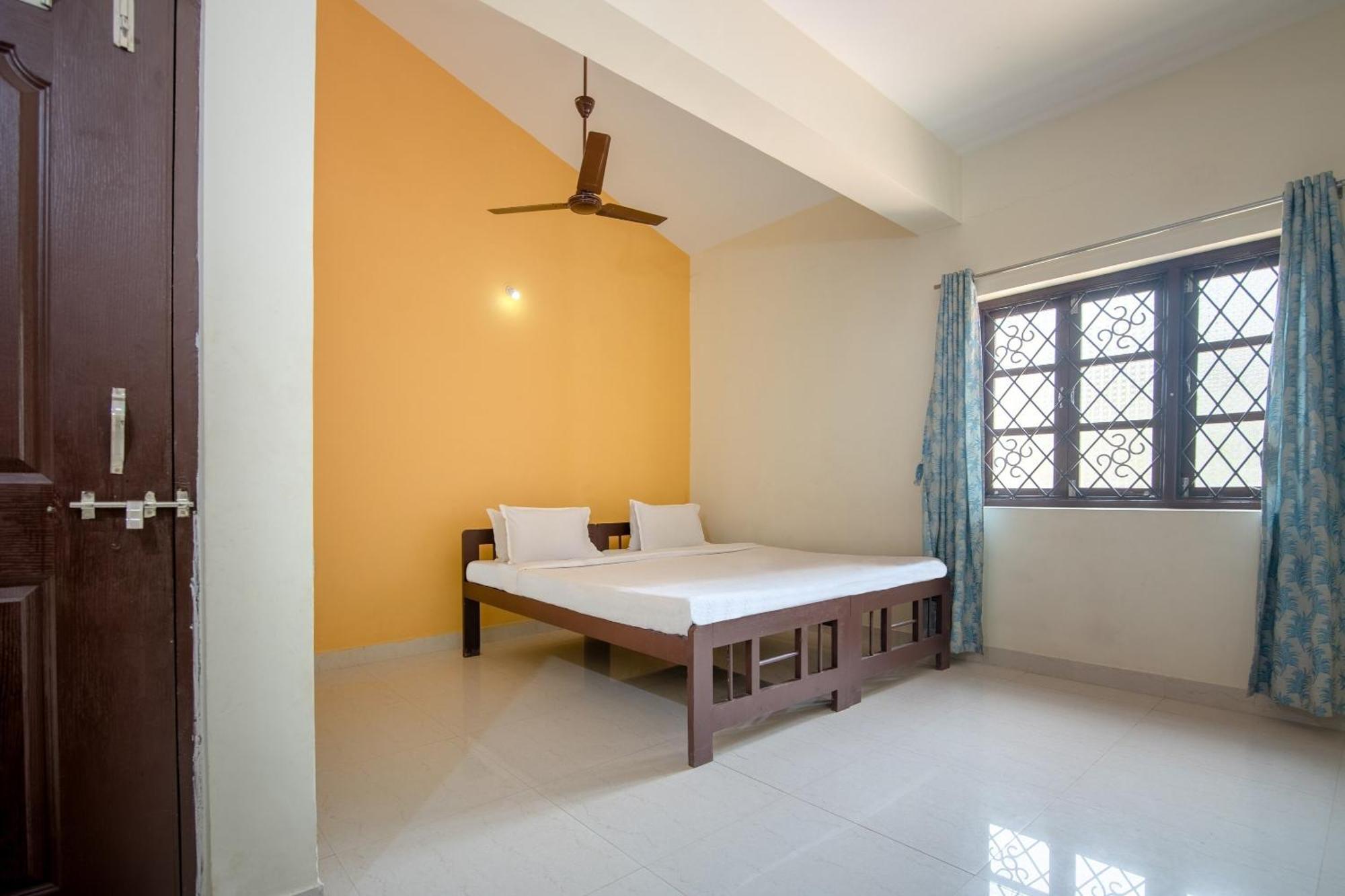 Spot On Ps Guest House Calangute Esterno foto