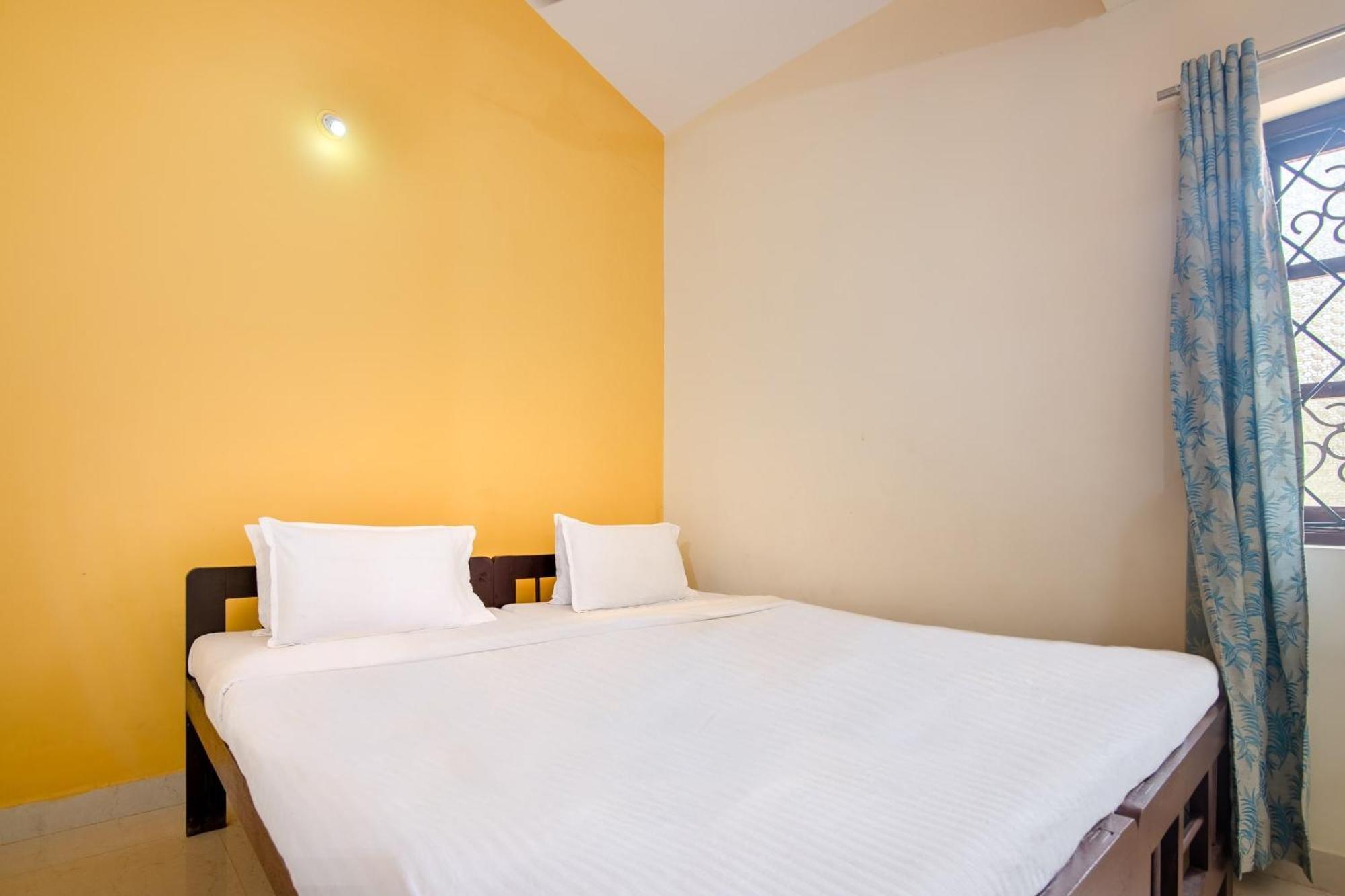 Spot On Ps Guest House Calangute Esterno foto