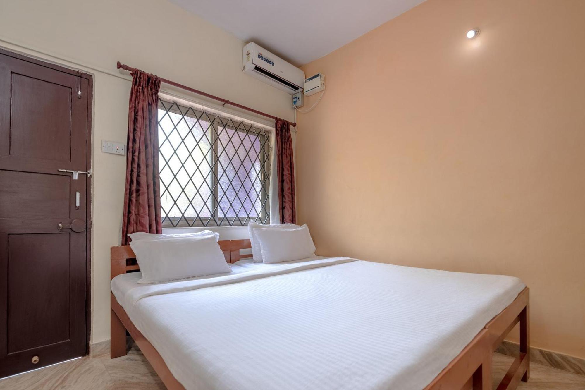 Spot On Ps Guest House Calangute Esterno foto