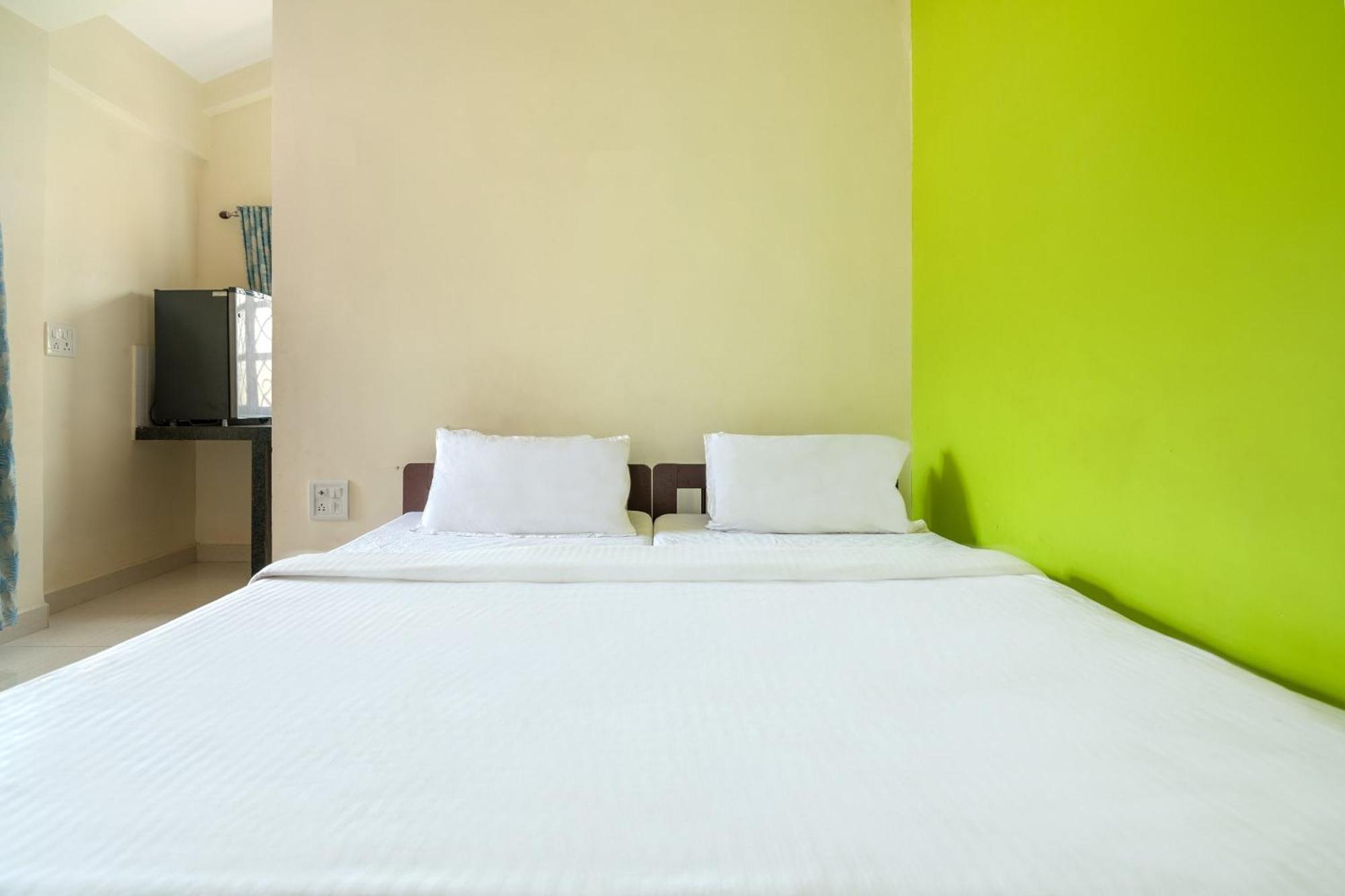 Spot On Ps Guest House Calangute Esterno foto