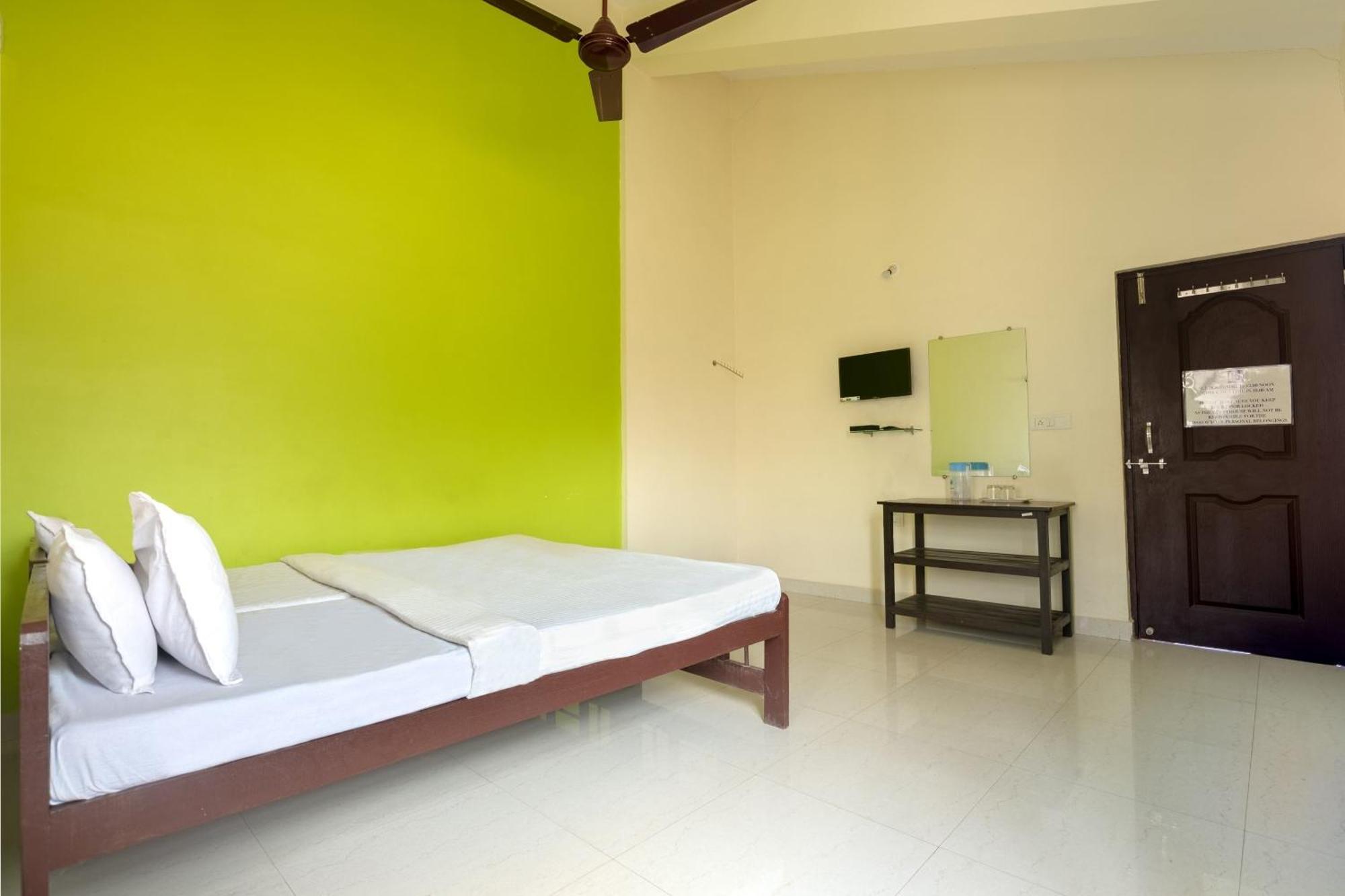 Spot On Ps Guest House Calangute Esterno foto