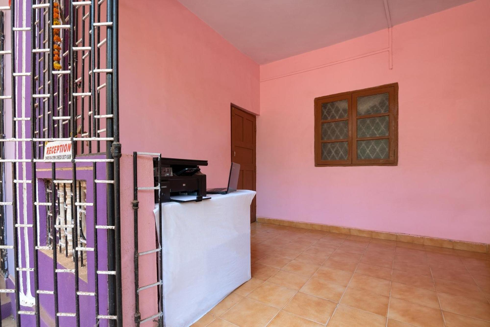 Spot On Ps Guest House Calangute Esterno foto