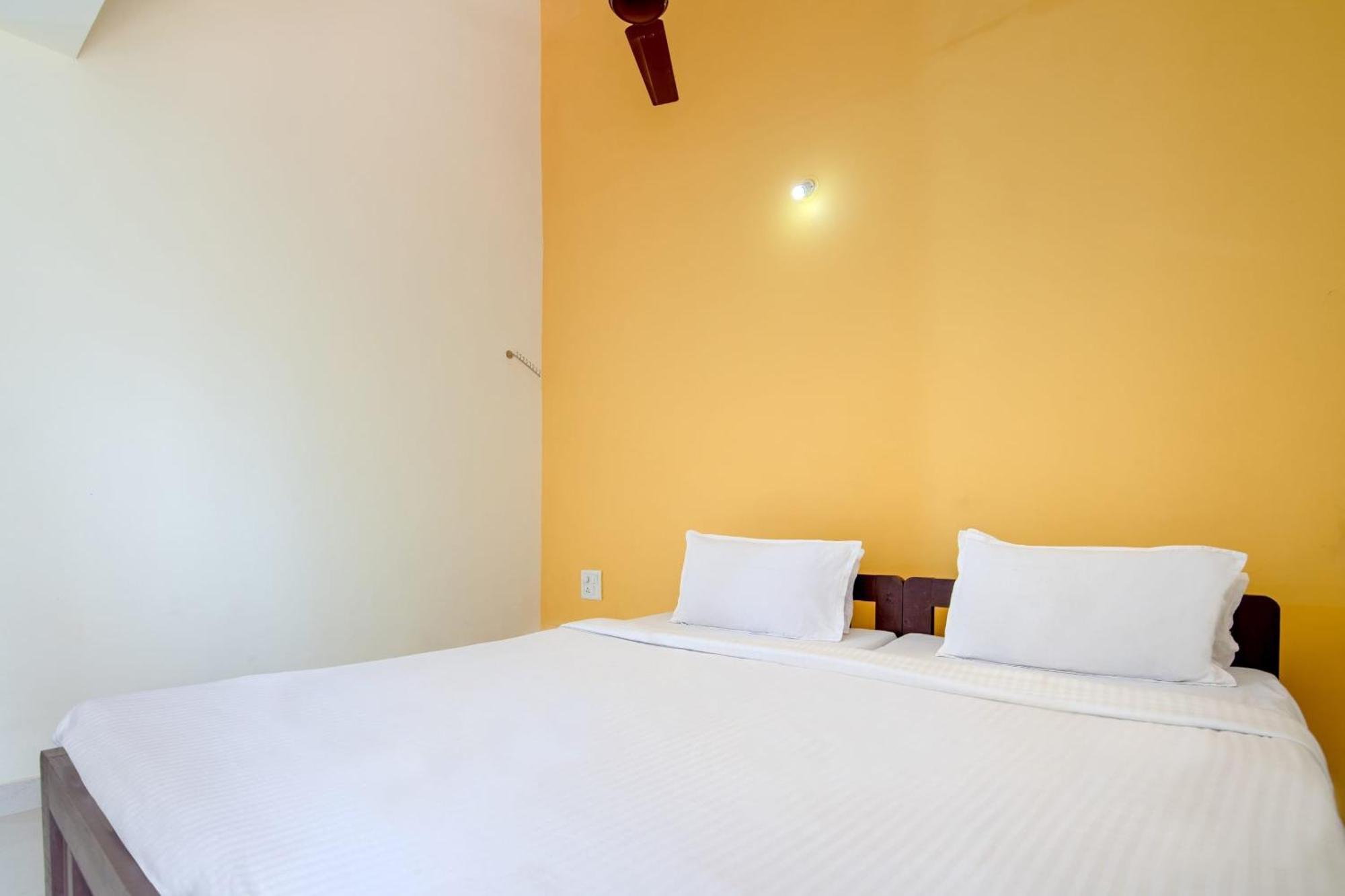 Spot On Ps Guest House Calangute Esterno foto