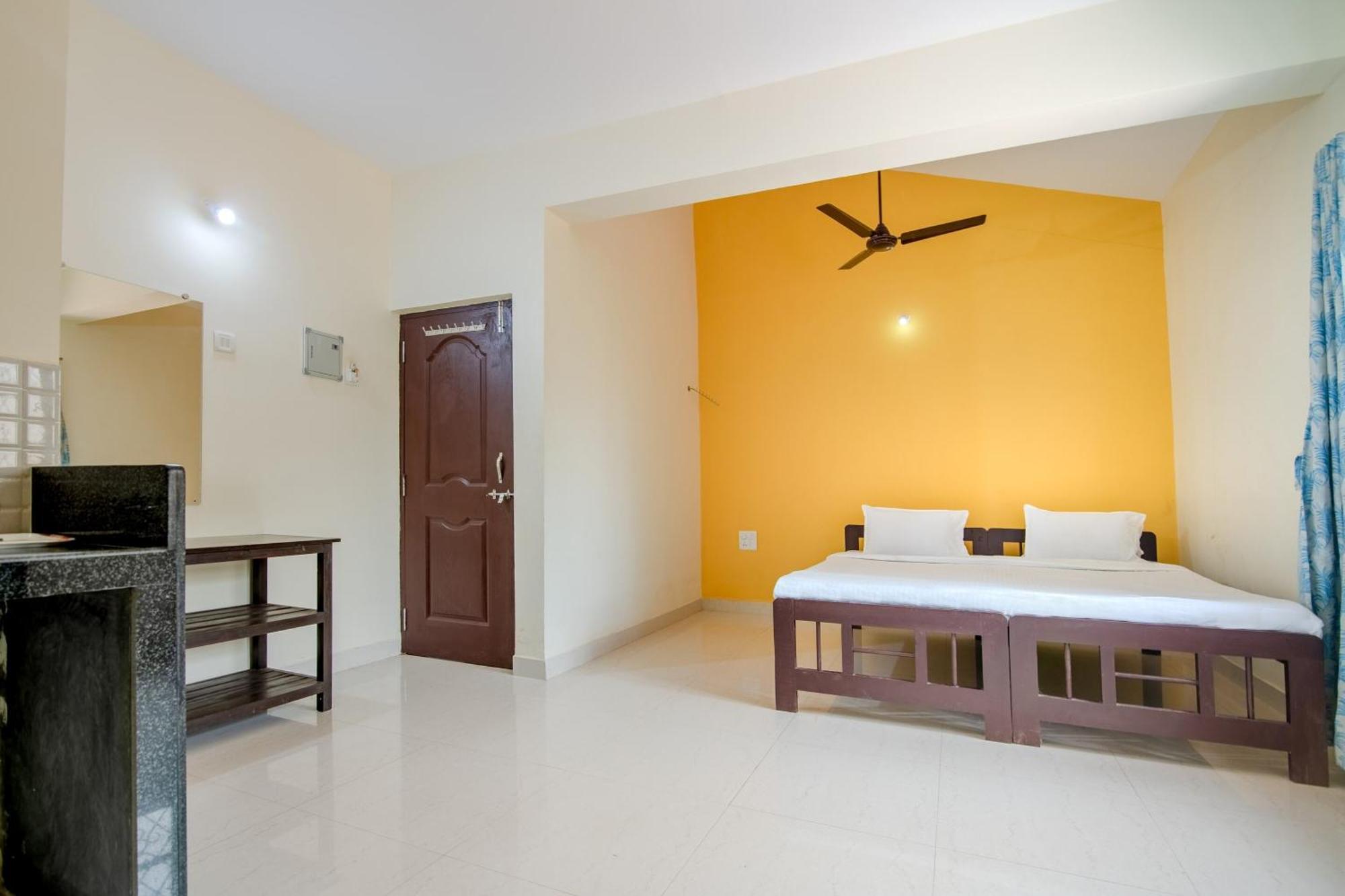 Spot On Ps Guest House Calangute Esterno foto