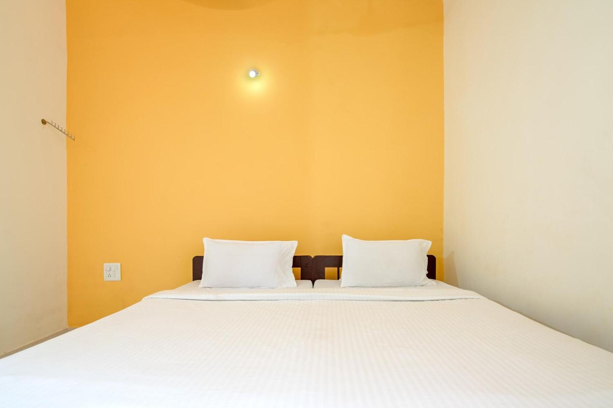 Spot On Ps Guest House Calangute Esterno foto