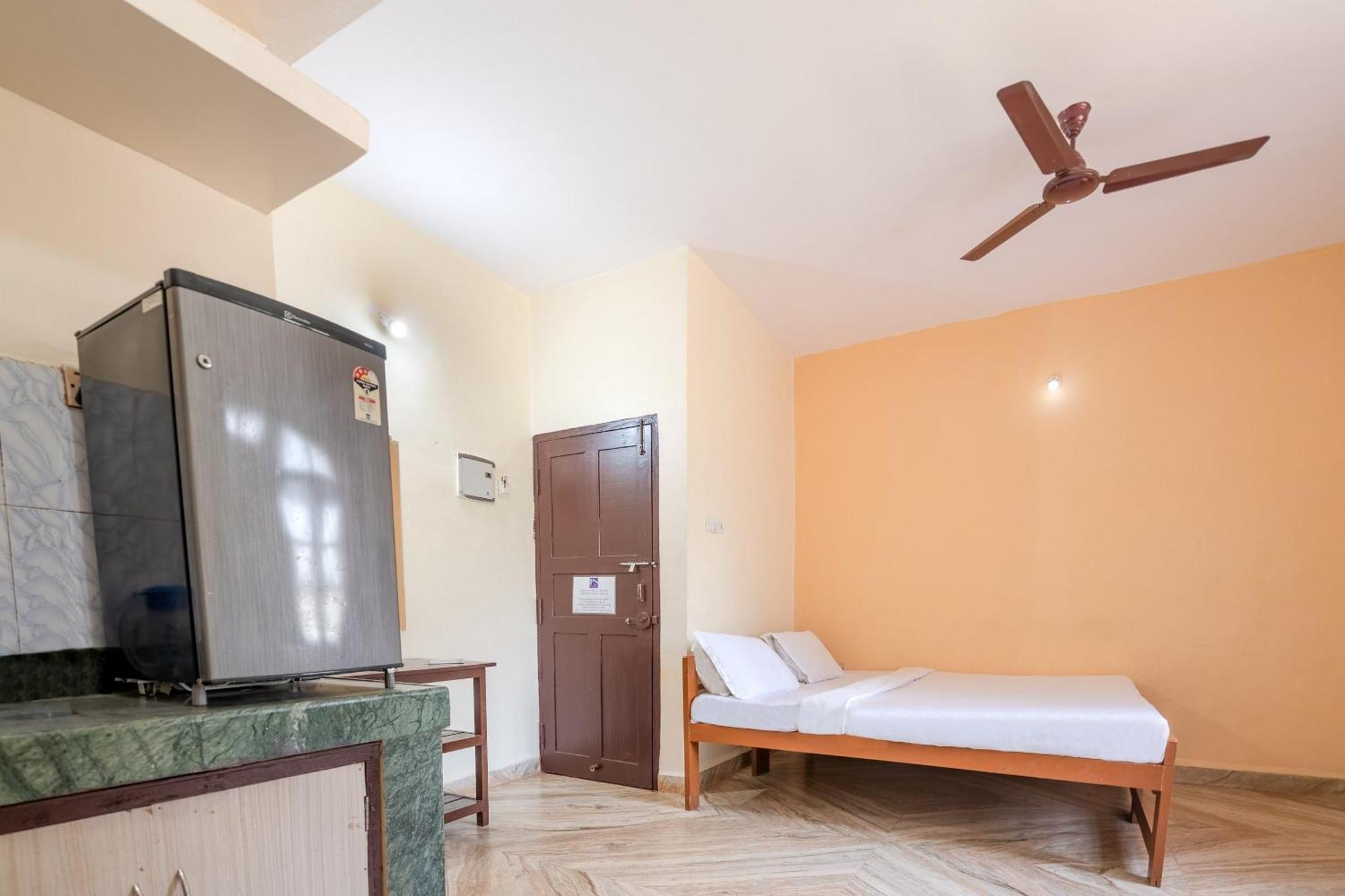 Spot On Ps Guest House Calangute Esterno foto